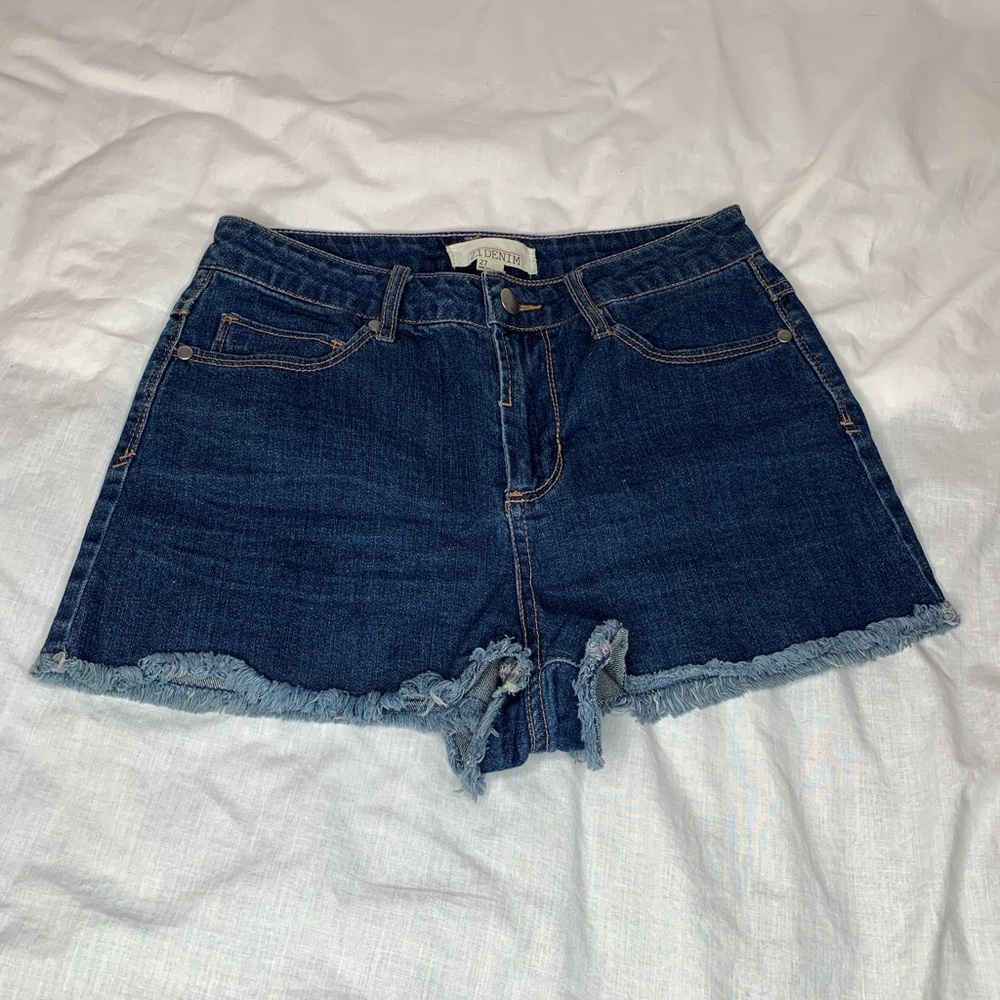 2.1 Denim Forever 21 jean shorts 27 belt loops